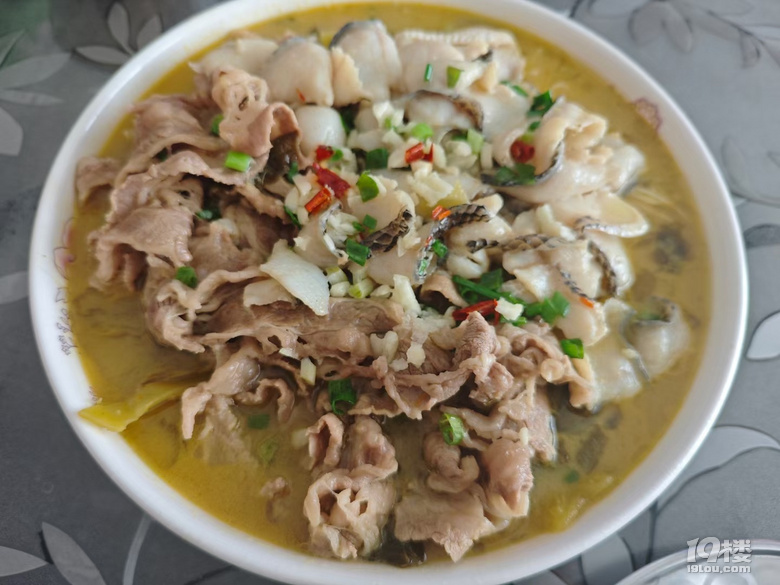 魚片，肥牛一鍋燉，白條魚籽紅燒，入味豬腳好吃