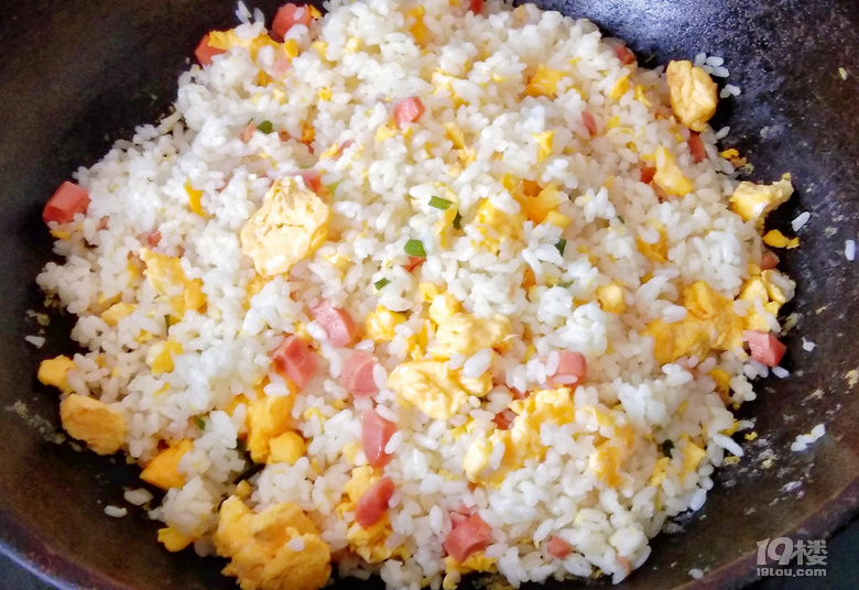 吃蛋炒飯