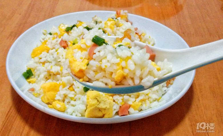 吃蛋炒飯