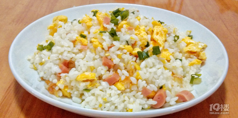 吃蛋炒飯