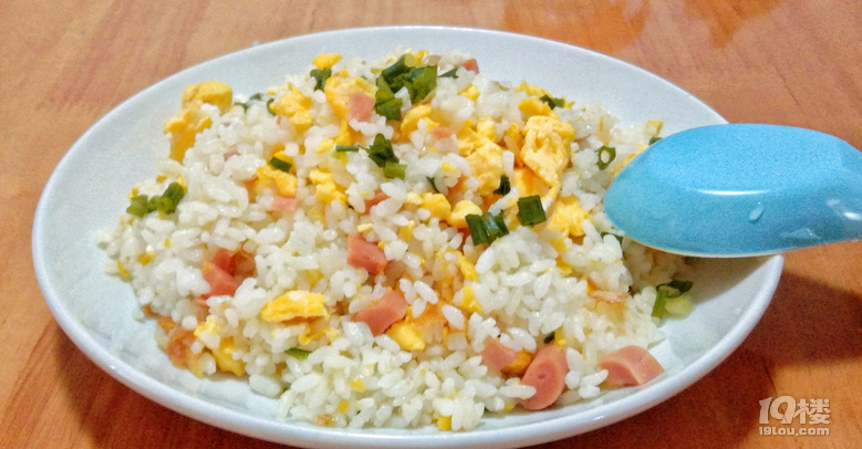 吃蛋炒飯