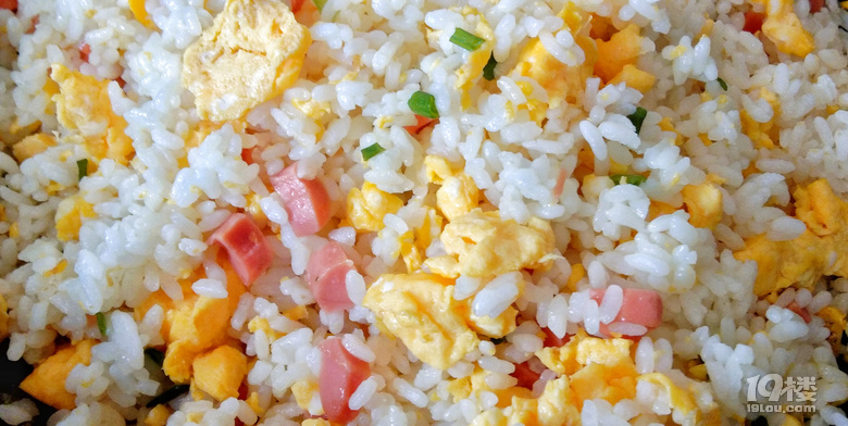 吃蛋炒飯