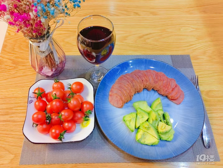 紅腸配紅酒，適合春天～