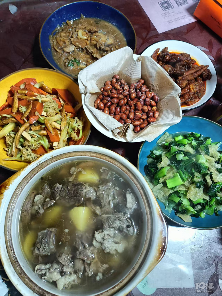 一家三口的晚飯