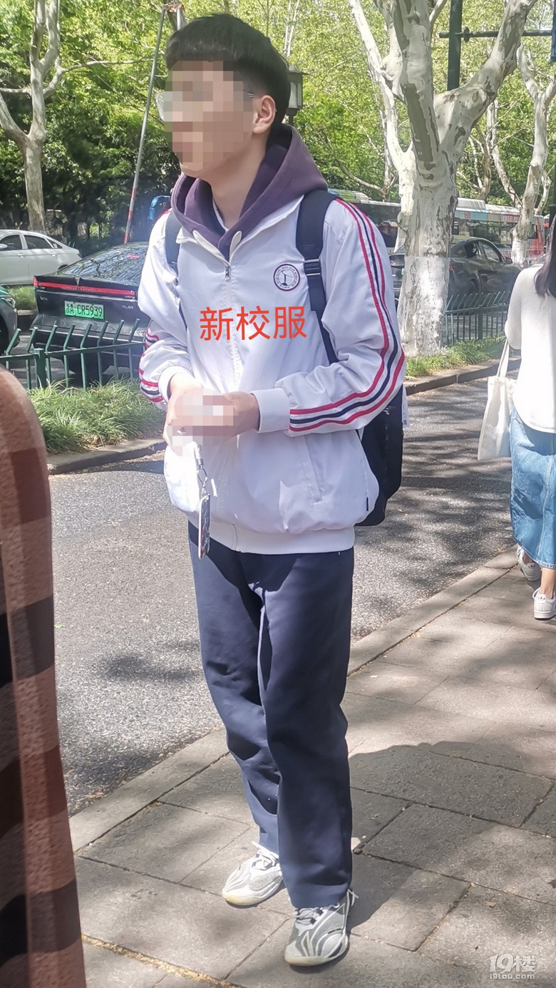 еУ
