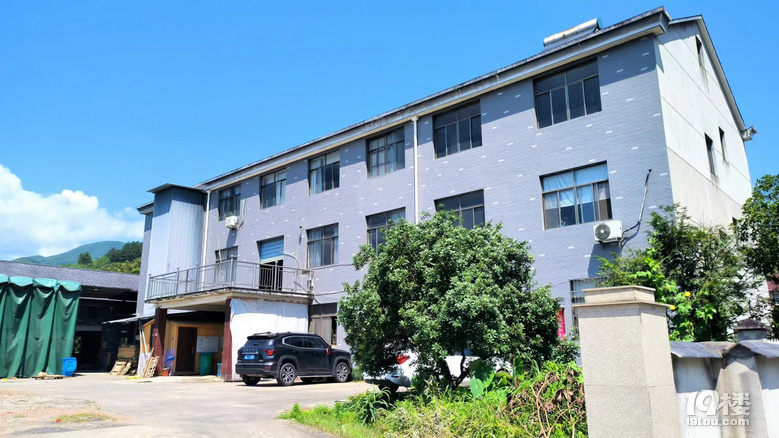 厂房出租面积1600平方米租金便宜交通方便