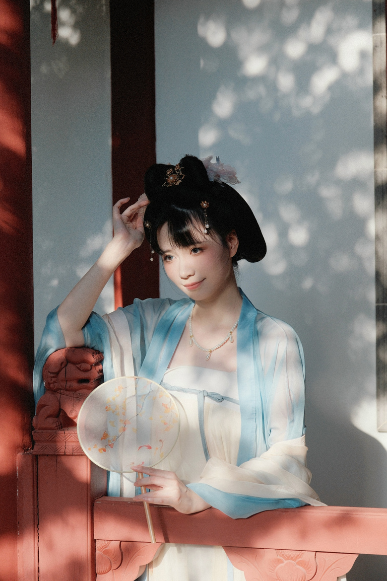{