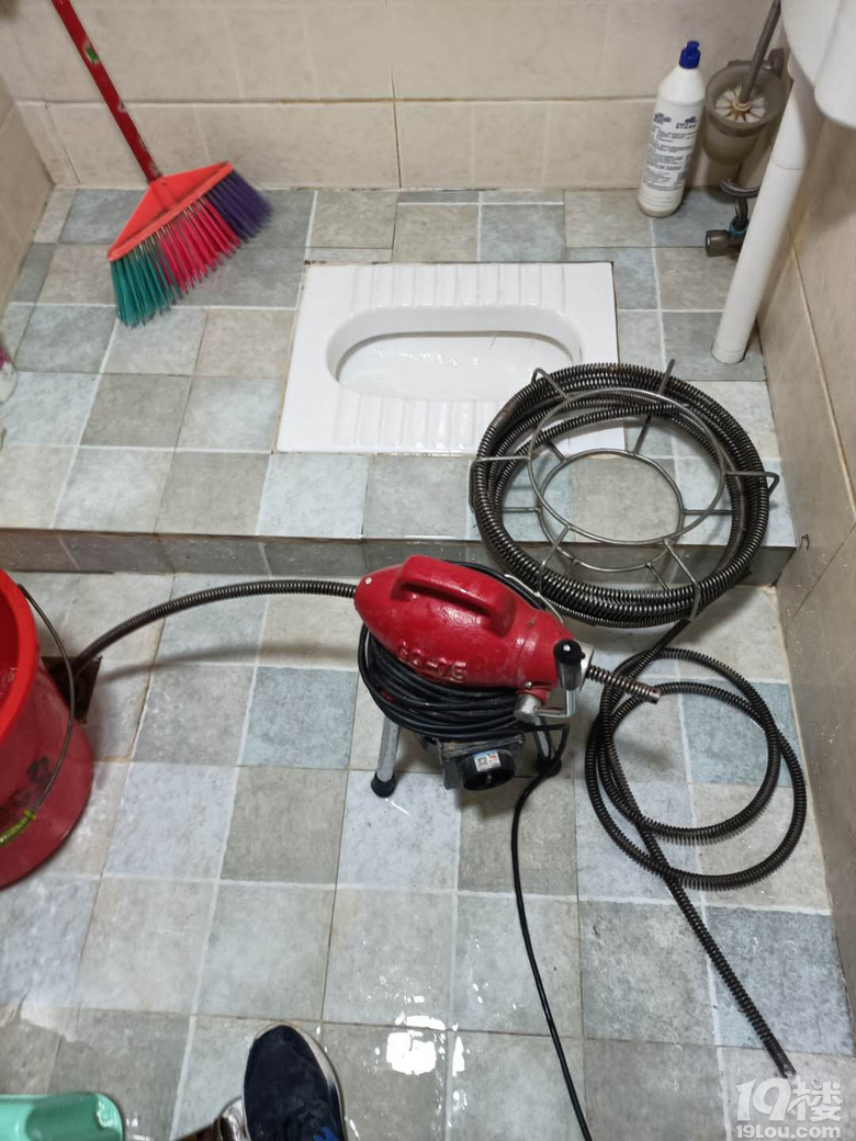 ���ݿ���ͨ��ˮ��������һ���ܵ���ͨ����Ͱ ��© �˳صȸ��ֹܵ�