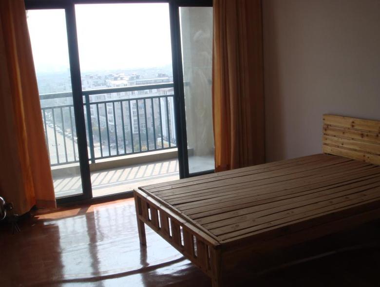 文一西路老余杭商业中心07年的房子简单装修