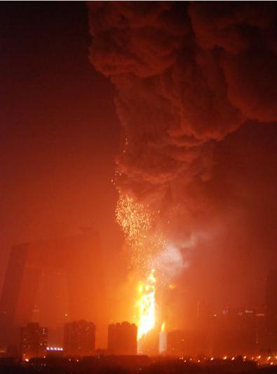 中央电视台新址大楼配楼着火了(图)-草根消息-