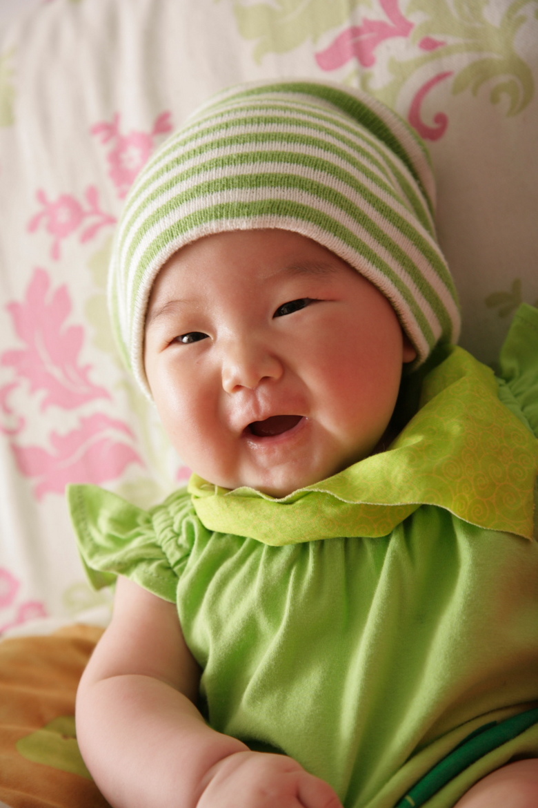 讨祝福啦!女儿半岁了,顺便也说说我的顺产经历