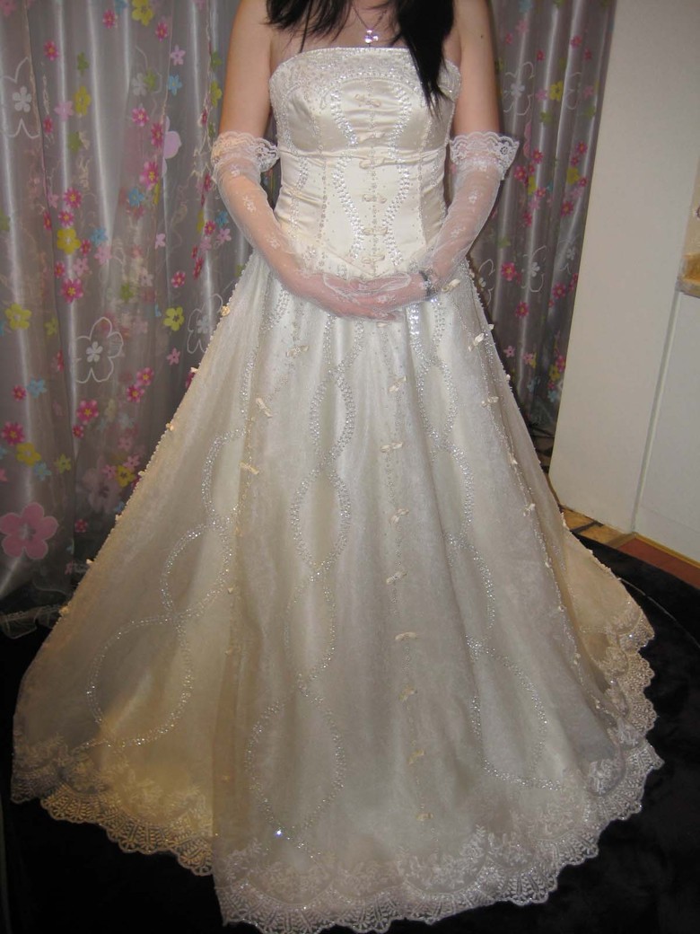 转让超美的长拖婚纱,及地婚纱,红色短款小礼服