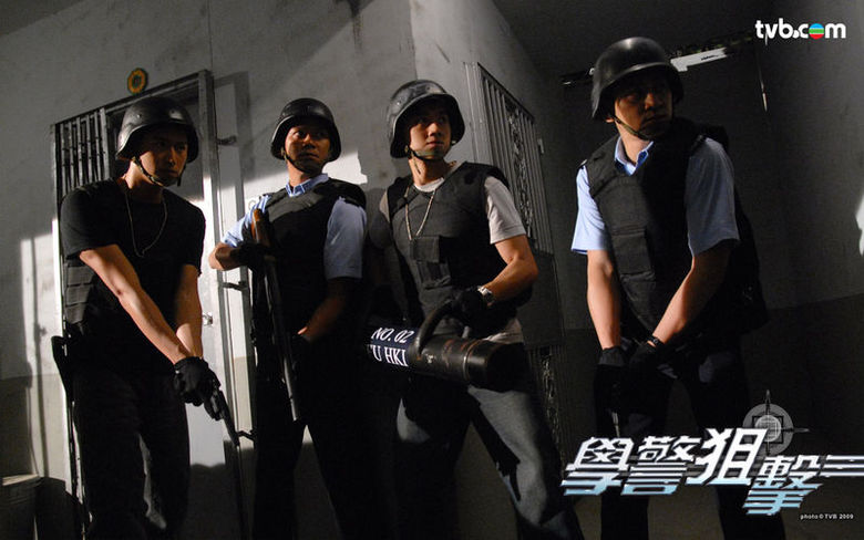 学警狙击
