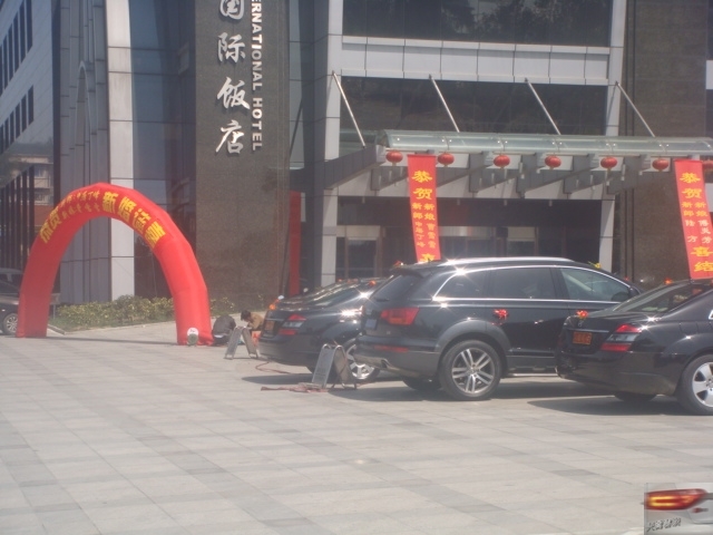 桐庐实拍浙江红楼国际大酒店前-拉风大本营-杭