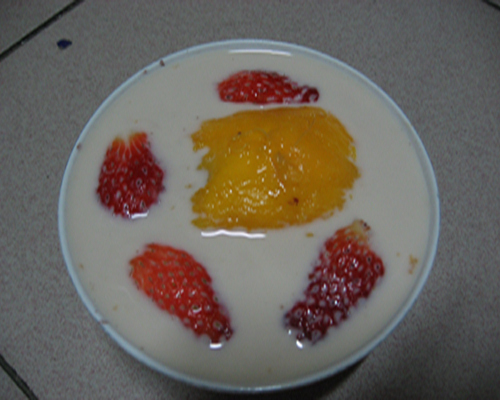 自家做的芒果草莓牛奶黑米甜品-美食俱乐部-杭