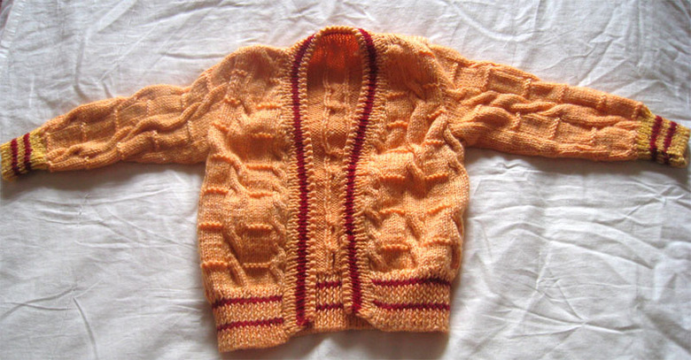 秀秀给宝宝手工编织的毛衣,请楼里的妈妈看看