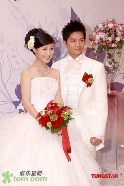 组图:胡诺言陈琪结束爱情长跑 举行甜蜜婚宴-八