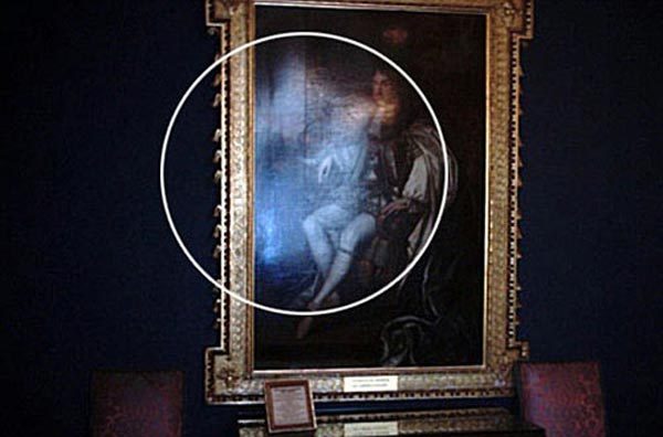 鬼来了--世界上最恐怖的灵异照片[图集]-大学生