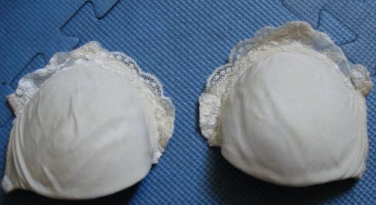 旧<em>文胸</em>做的拖鞋 + 耳环收藏盒+ <em>小孩</em>背心-手工