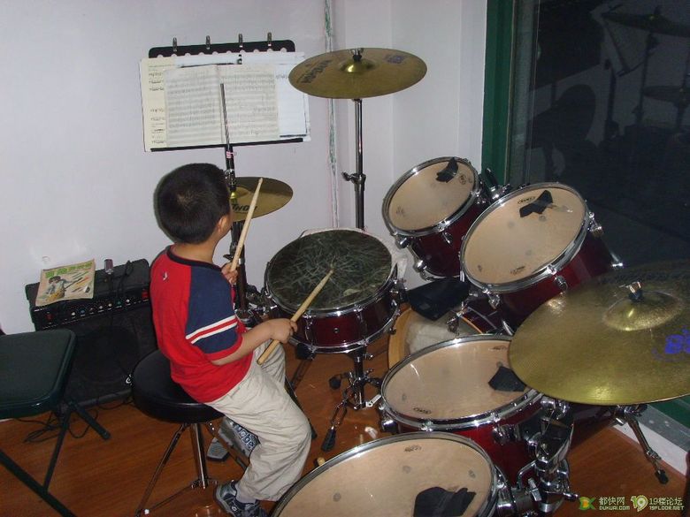 你们愿意让孩子学习架子鼓之类的打击乐器吗?