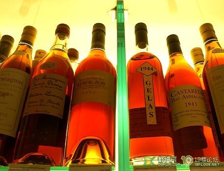 和女人在酒吧喝酒---爱在人间天堂-杭州19楼