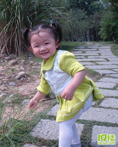 姐姝们,给大家看看我们家宝宝18个月的照片