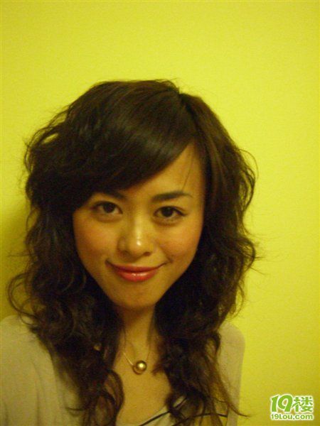 今年4<em>月份</em>烫的<em>头发</em>已经没型了,今天又去烫了头