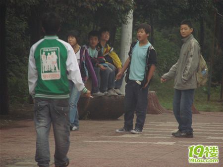 图:中学生抽烟打牌嗑药拍拖-中学教育-杭州19楼