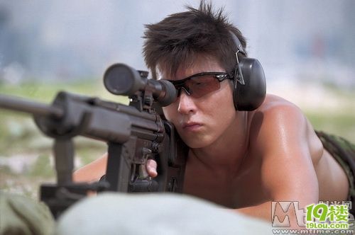 电影《神枪手》海报及剧照-八卦田-杭州19楼