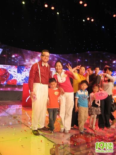 杭州08`超市大赢家快乐主妇海选中首位入京