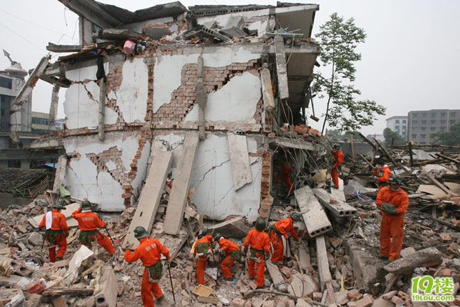 我爱人民解放军!向牺牲的军人及军人家属致敬