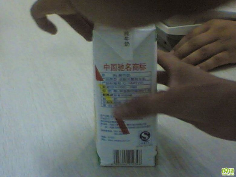 ★西城广场物美超市★惊现严重蒙牛奶质量问题