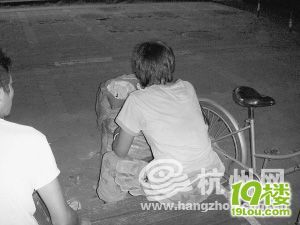 延安路上 有个操美式英语的乞丐-草根消息-杭州