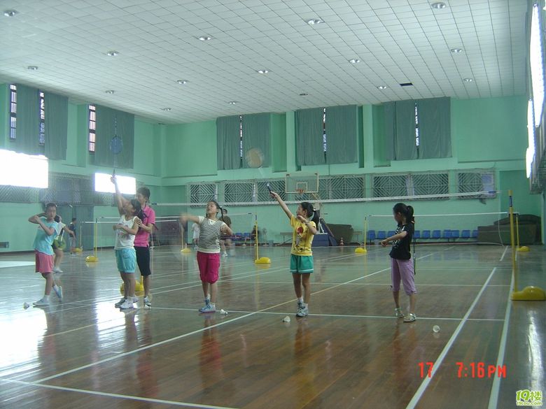 昨天小朋友的培训班开始训练了-羽毛球天地-杭