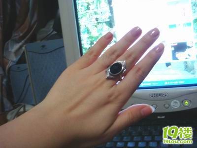 超级喜欢戒指,来小晒一下!~````上真人爪子图!``