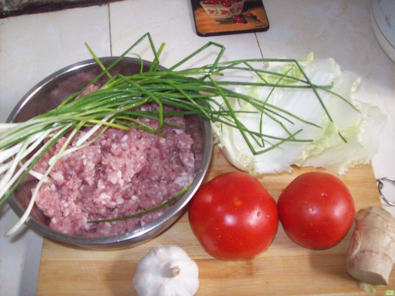 我爱烧菜--开胃的西红柿牛肉水饺馅做法(附图片