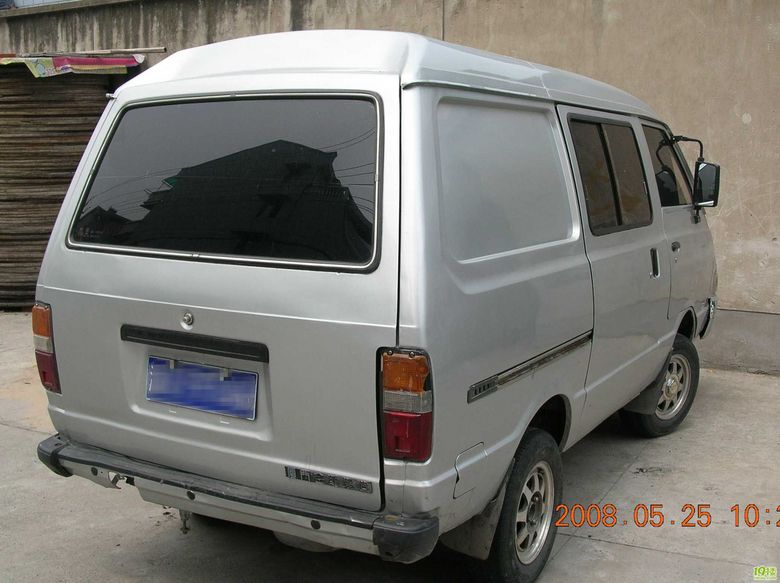 帮朋友转一辆金龙面包车,大致价格1.8万-二手车