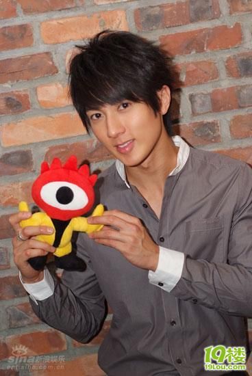 八卦一下--关于吴尊右手中指的戒指(今天揭晓戒