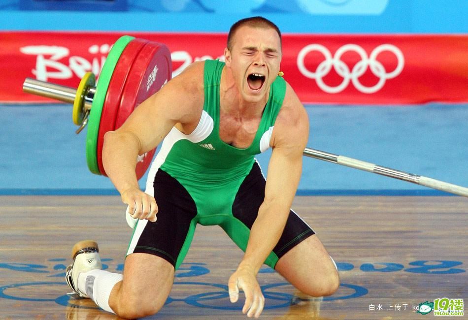 选手胳膊脱臼太惨了