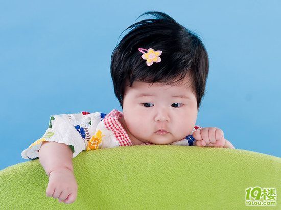 我那<em>头发又黑又多</em>的宝贝女儿,越长越漂亮可爱