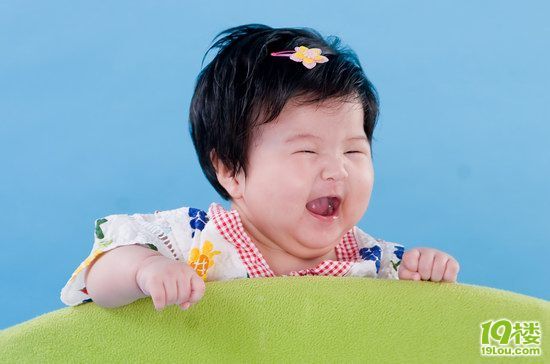 我那<em>头发又黑又多</em>的宝贝女儿,越长越漂亮可爱