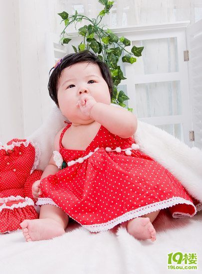 我那<em>头发又黑又多</em>的宝贝女儿,越长越漂亮可爱