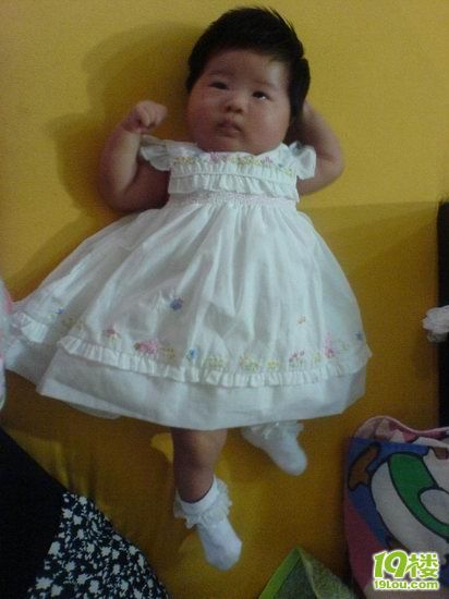 我那<em>头发又黑又多</em>的宝贝女儿,越长越漂亮可爱