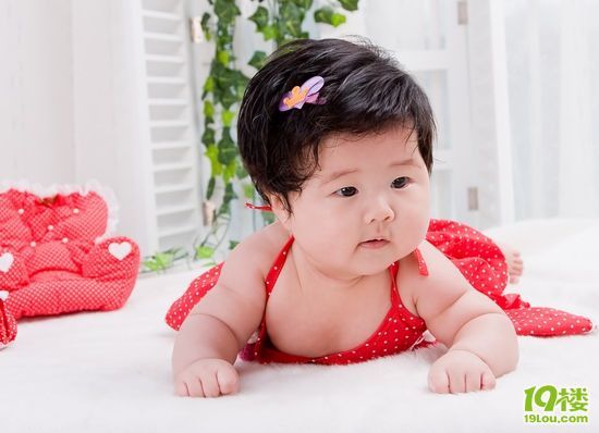 我那<em>头发又黑又多</em>的宝贝女儿,越长越漂亮可爱