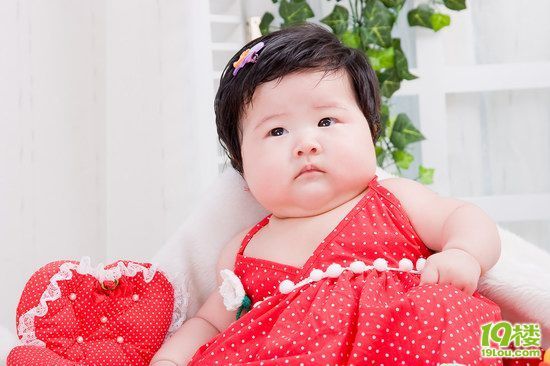 我那<em>头发又黑又多</em>的宝贝女儿,越长越漂亮可爱