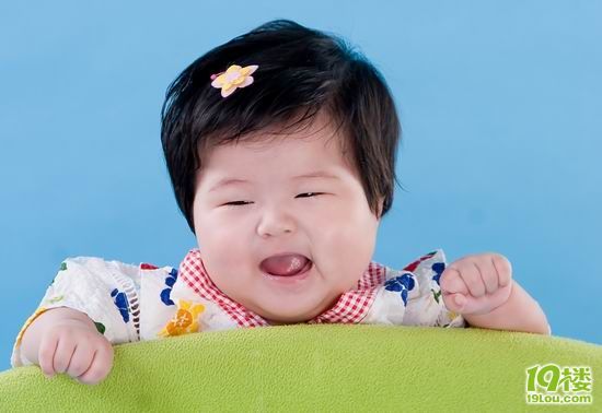 我那<em>头发又黑又多</em>的宝贝女儿,越长越漂亮可爱