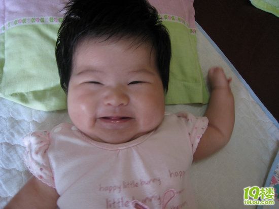 我那<em>头发又黑又多</em>的宝贝女儿,越长越漂亮可爱