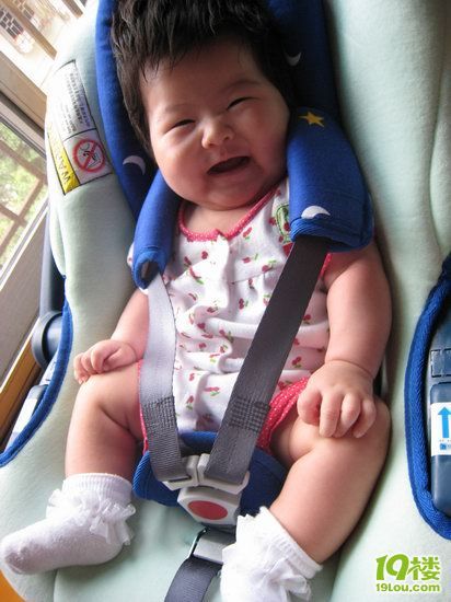 我那<em>头发又黑又多</em>的宝贝女儿,越长越漂亮可爱