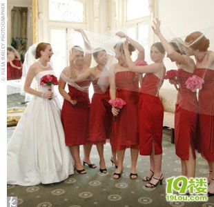 国外婚礼上的新娘和伴娘团@喜欢这样的奢华-