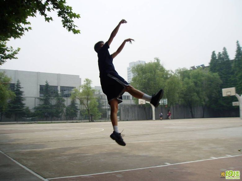 大学生涯的篮球之路-苦练飞人绝技-口水杂谈-篮